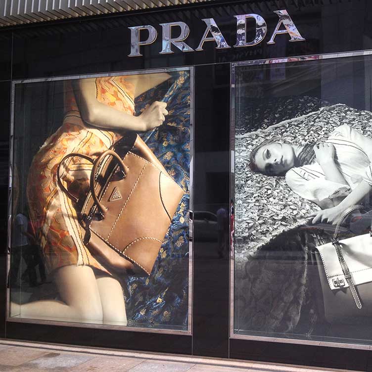 普拉達(dá)高端燈片噴畫(huà)方案