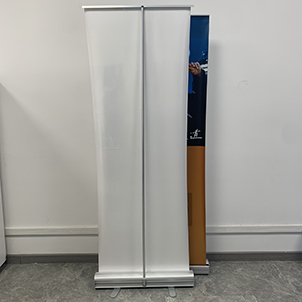 3000套高品質易拉寶正式出貨，彰顯制造實力與高效交付。